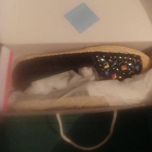 Flops - Picture 2 of 4